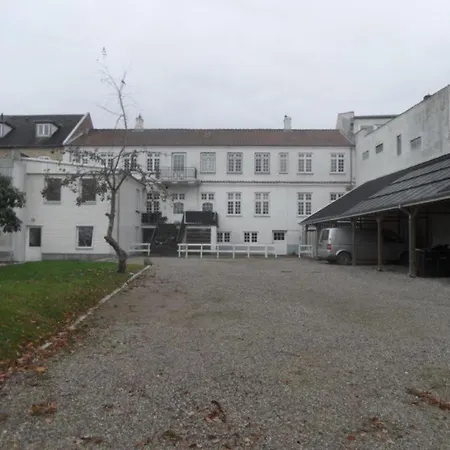 Gamle Praestegard, Vicevaertlejlighed Apartment